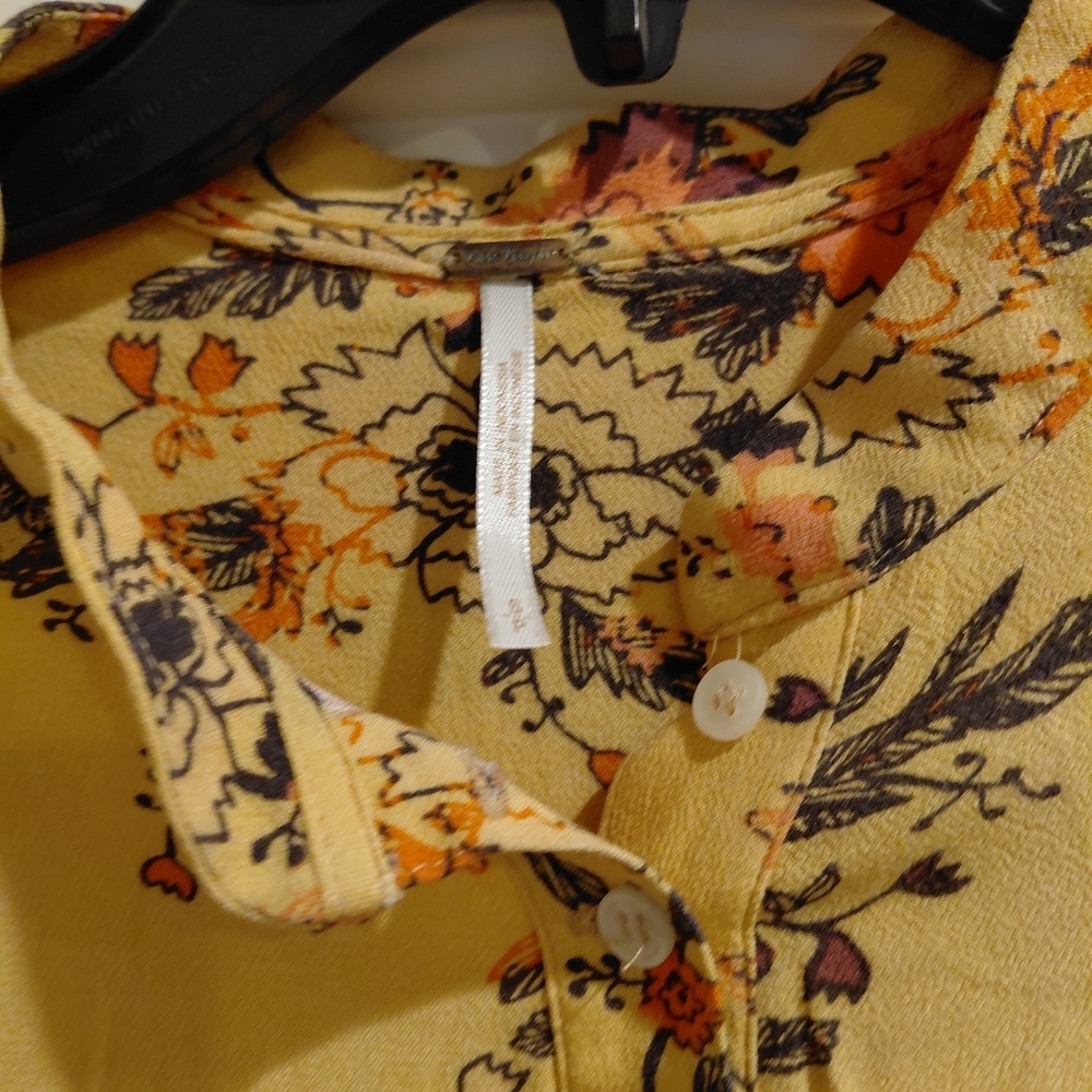 Free People Easy Girl Bellsleeve Mustard Floral V-Neck Button Front Top Size S - Picture 3 of 4